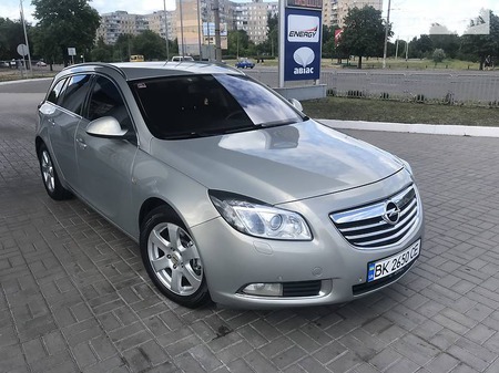Opel Insignia 2010  випуску Дніпро з двигуном 2 л бензин універсал автомат за 9450 долл. 