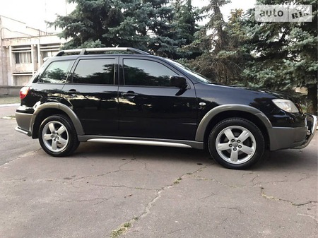 Mitsubishi Outlander 2004  випуску Полтава з двигуном 2.4 л газ позашляховик автомат за 8700 долл. 