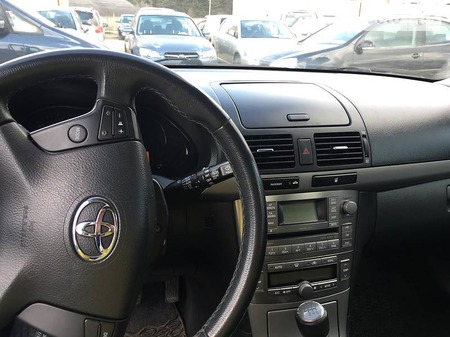 Toyota Avensis 2006  випуску Луганськ з двигуном 2 л дизель ліфтбек механіка за 6300 долл. 
