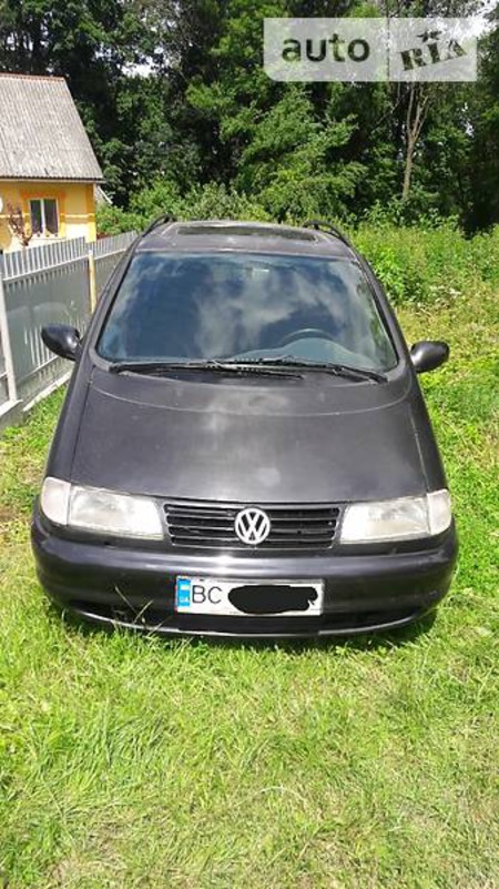 Volkswagen Sharan 1996  випуску Львів з двигуном 1.8 л бензин мінівен механіка за 1250 долл. 