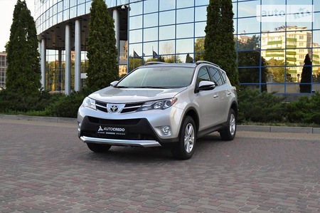 Toyota RAV 4 2014  випуску Харків з двигуном 2.5 л бензин позашляховик автомат за 18900 долл. 