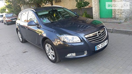 Opel Insignia 2009  випуску Львів з двигуном 2 л дизель універсал автомат за 9333 долл. 