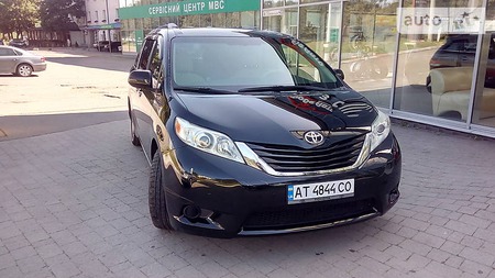 Toyota Sienna 2013  випуску Івано-Франківськ з двигуном 3.5 л газ мінівен автомат за 21999 долл. 