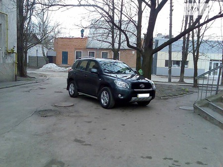 Toyota RAV 4 2007  випуску Кропивницький з двигуном 2 л бензин позашляховик автомат за 13600 долл. 