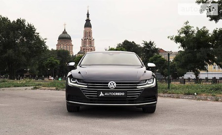 Volkswagen Arteon 2017  випуску Харків з двигуном 2 л бензин ліфтбек автомат за 39500 долл. 