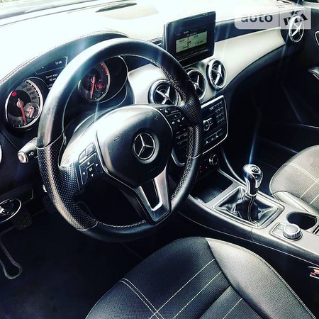 Mercedes-Benz CLA 180 2014  випуску Київ з двигуном 1.6 л бензин седан механіка за 19500 долл. 