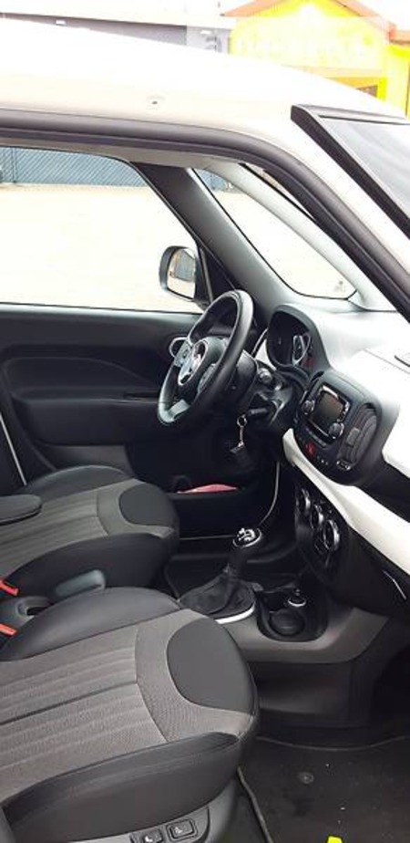 Fiat 500 L 2016  випуску Житомир з двигуном 1.3 л дизель хэтчбек автомат за 14400 долл. 