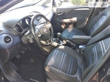 Fiat Punto 2011  випуску Львів з двигуном 1.3 л дизель хэтчбек механіка за 5650 долл. 