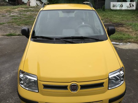 Fiat Panda 2010  випуску Тернопіль з двигуном 1.2 л бензин хэтчбек механіка за 4840 долл. 