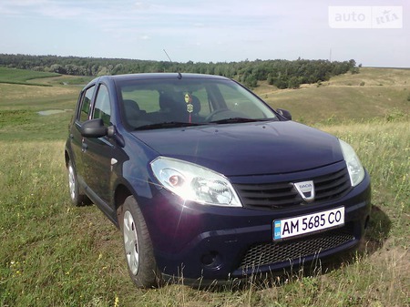 Dacia Sandero 2010  випуску Житомир з двигуном 1.4 л газ хэтчбек механіка за 5200 долл. 