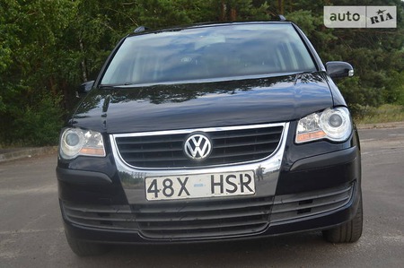 Volkswagen Touran 2007  випуску Київ з двигуном 1.9 л дизель мінівен механіка за 7950 долл. 