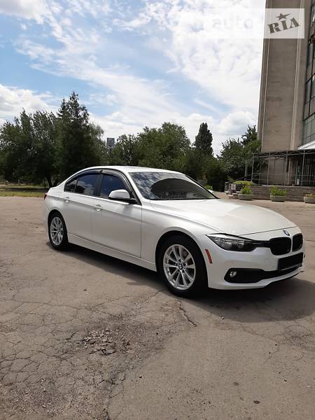 BMW 320 2016  випуску Харків з двигуном 2 л бензин седан автомат за 22300 долл. 