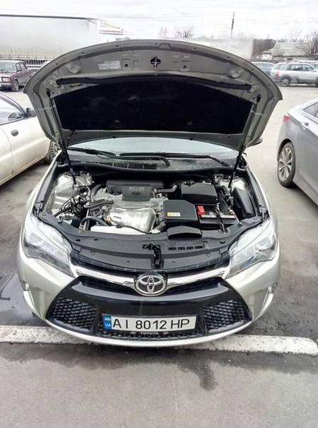 Toyota Camry 2016  випуску Київ з двигуном 0 л бензин седан автомат за 18500 долл. 