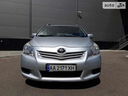 Toyota Verso 2011  випуску Київ з двигуном 2 л дизель мінівен механіка за 10800 долл. 