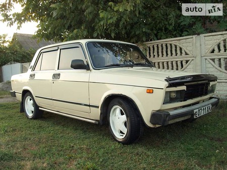 Lada 2105 1983  випуску Дніпро з двигуном 1.6 л газ седан механіка за 1700 долл. 