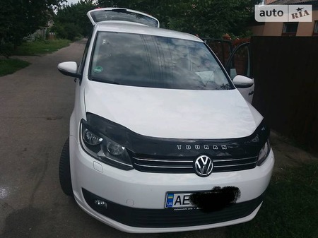 Volkswagen Touran 2012  випуску Дніпро з двигуном 1.6 л дизель мінівен механіка за 10300 долл. 