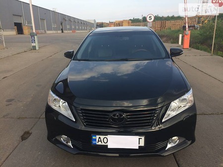 Toyota Camry 2014  випуску Ужгород з двигуном 2.5 л газ седан автомат за 18400 долл. 