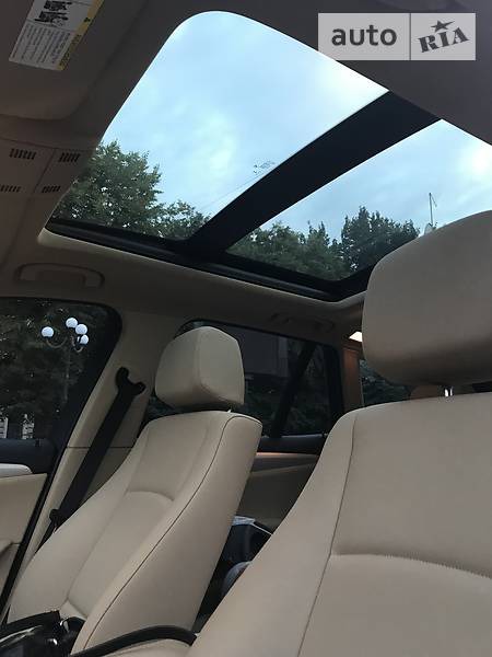 BMW X1 2014  випуску Чернівці з двигуном 2 л бензин позашляховик автомат за 20000 долл. 