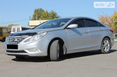 Hyundai Sonata 2011  випуску Миколаїв з двигуном 2.4 л газ седан автомат за 10999 долл. 