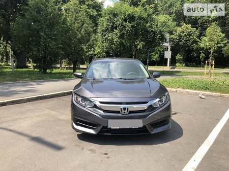 Honda Civic 2017  випуску Вінниця з двигуном 2 л бензин седан автомат за 17500 долл. 