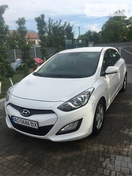 Hyundai i30 2014  випуску Ужгород з двигуном 1.6 л дизель хэтчбек механіка за 10200 долл. 