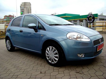 Fiat Grande Punto 2010  випуску Львів з двигуном 1.4 л бензин хэтчбек автомат за 6900 долл. 
