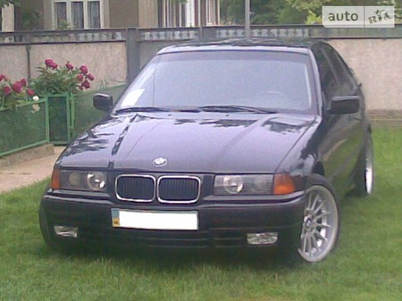 BMW 325 1992  випуску Чернівці з двигуном 2.5 л дизель седан механіка за 4300 долл. 