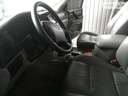 Toyota Land Cruiser 2003  випуску Луцьк з двигуном 4.7 л газ позашляховик автомат за 20000 долл. 