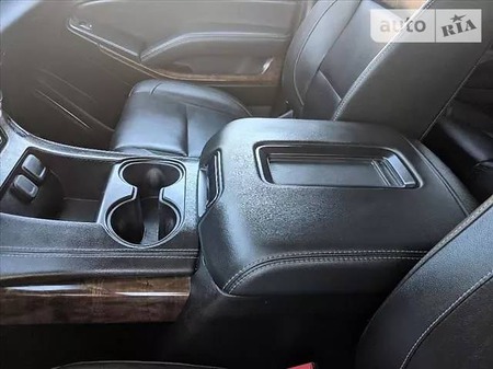Chevrolet Suburban 2017  випуску Київ з двигуном 5.3 л бензин позашляховик автомат за 45000 долл. 