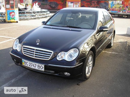 Mercedes-Benz C клас 2004  випуску Львів з двигуном 1.8 л бензин седан автомат за 11789 долл. 