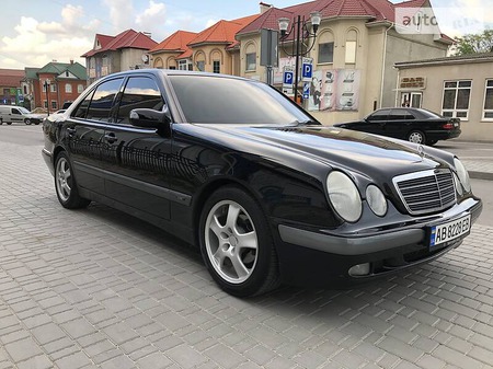 Mercedes-Benz E 200 2001  випуску Вінниця з двигуном 2 л газ седан механіка за 8500 долл. 