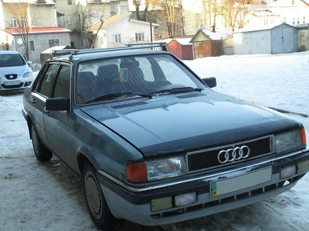 Audi 90 1985  випуску Львів з двигуном 7 л бензин седан механіка за 1400 долл. 
