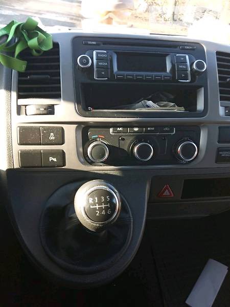 Volkswagen Caravelle 2012  випуску Луцьк з двигуном 2 л дизель мінівен механіка за 22600 долл. 