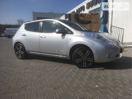 Nissan Leaf 2011  випуску Вінниця з двигуном 0 л електро хэтчбек автомат за 7899 долл. 