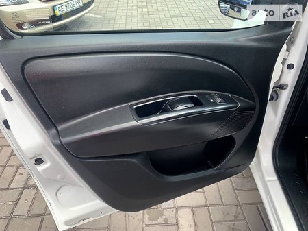 Opel Combo Life 2012  випуску Дніпро з двигуном 1.6 л дизель мінівен автомат за 7200 долл. 