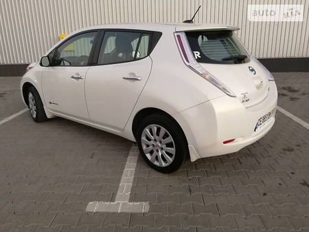 Nissan Leaf 2015  випуску Чернівці з двигуном 0 л електро хэтчбек автомат за 14200 долл. 