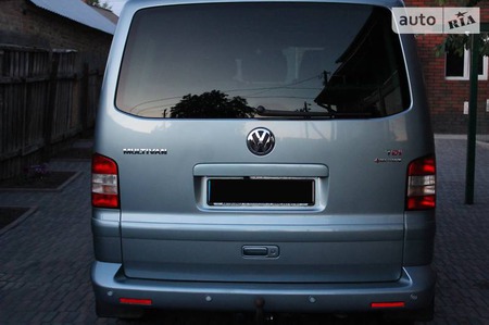 Volkswagen Multivan 2008  випуску Кропивницький з двигуном 2.5 л дизель мінівен механіка за 17000 долл. 