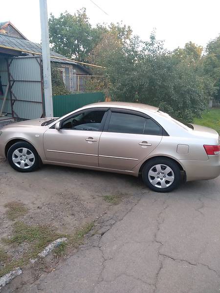 Hyundai Sonata 2007  випуску Миколаїв з двигуном 2 л газ седан механіка за 7200 долл. 