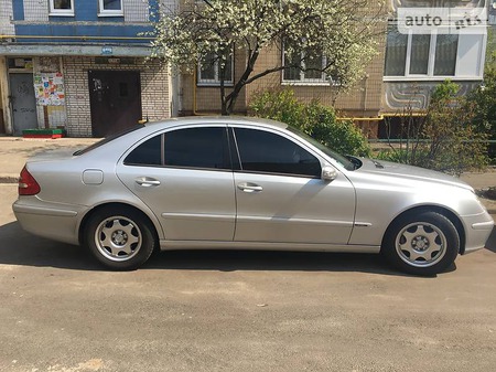 Mercedes-Benz E 220 2002  випуску Київ з двигуном 2.2 л дизель седан автомат за 10000 долл. 