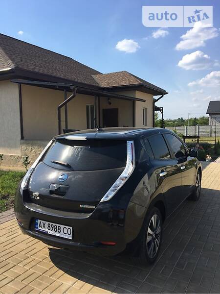Nissan Leaf 2015  випуску Харків з двигуном 0 л  хэтчбек автомат за 16100 долл. 