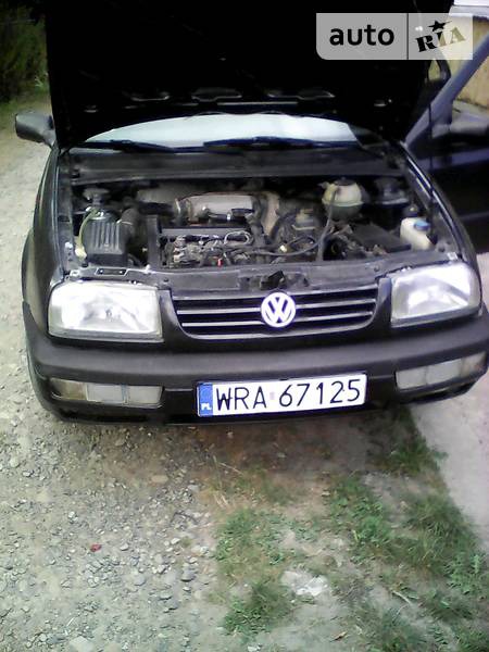 Volkswagen Vento 1993  випуску Чернівці з двигуном 1.9 л дизель хэтчбек  за 850 долл. 