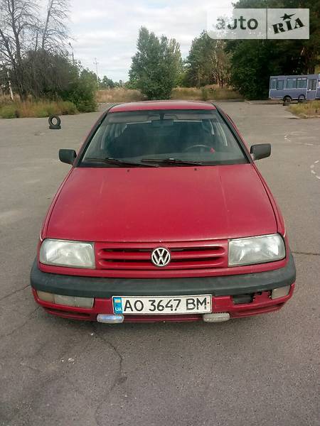 Volkswagen Vento 1993  випуску Київ з двигуном 1.8 л газ седан механіка за 2600 долл. 