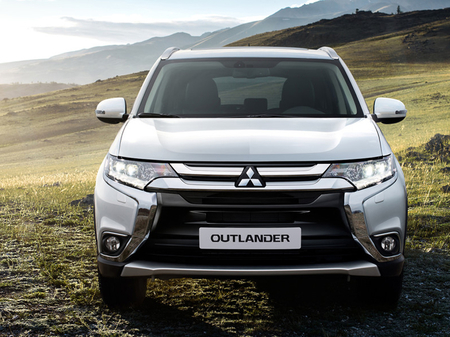 Mitsubishi Outlander 2020  випуску  з двигуном 2.4 л бензин позашляховик автомат за 923000 грн. 