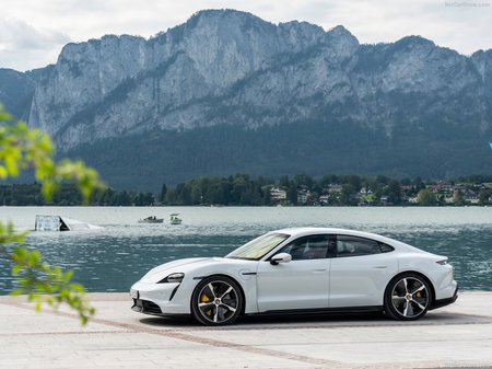 Porsche Taycan 2020  випуску  з двигуном 3 л бензин седан автомат за 4684840 грн. 
