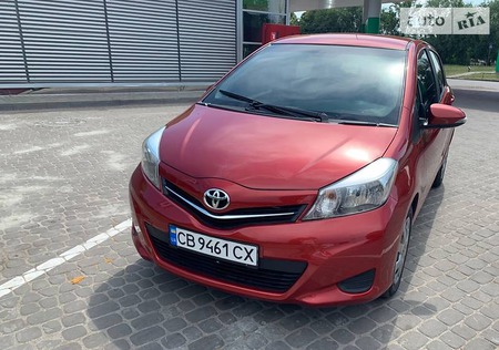 Toyota Yaris 2013  випуску Чернігів з двигуном 1.3 л бензин хэтчбек автомат за 8900 долл. 