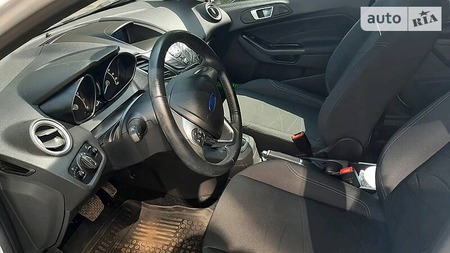 Ford Fiesta 2016  випуску Харків з двигуном 1 л бензин хэтчбек автомат за 13100 долл. 