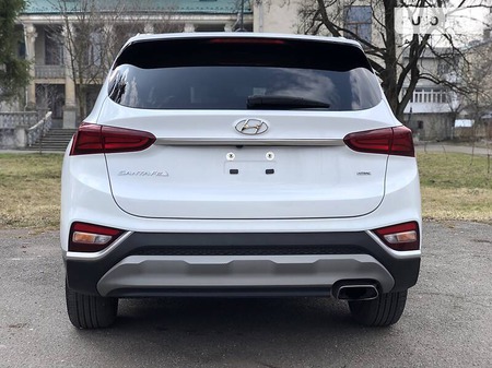 Hyundai Santa Fe 2019  випуску Івано-Франківськ з двигуном 2.4 л бензин позашляховик автомат за 25199 долл. 