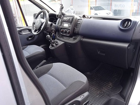 Opel Vivaro 2016  випуску Житомир з двигуном 1.6 л дизель мінівен механіка за 13650 долл. 