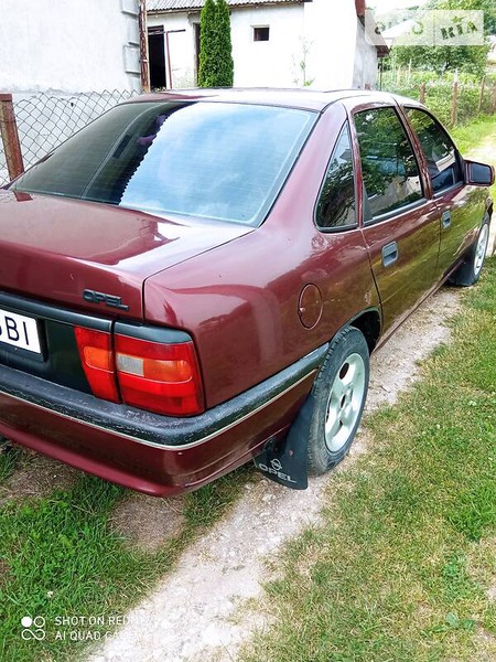 Opel Vectra 1990  випуску Тернопіль з двигуном 1.6 л  седан механіка за 2000 долл. 