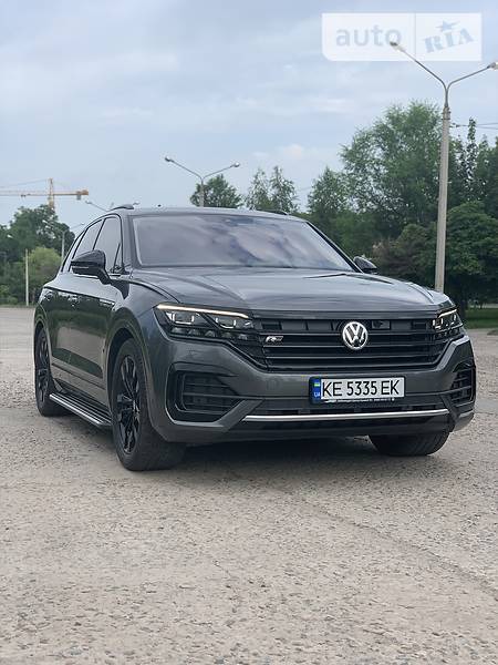 Volkswagen Touareg 2019  випуску Дніпро з двигуном 3 л дизель позашляховик  за 72000 долл. 